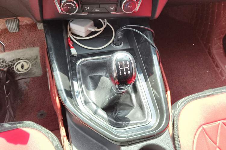 Used Dongfeng Fengon S560 2018 1.8L Manual Urban Model 7 Seats Gear Lever