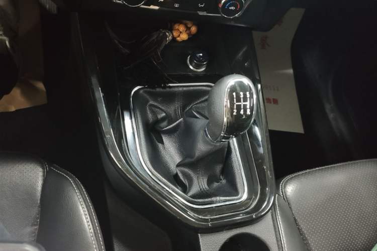 Used Dongfeng Fengon S560 2018 1.8L Manual Comfort 7-Seater Gear Lever