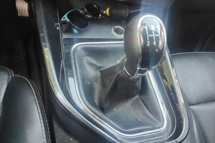 Used Dongfeng Fengon S560 2018 1.8L Manual Comfort 7-Seater Gear Lever