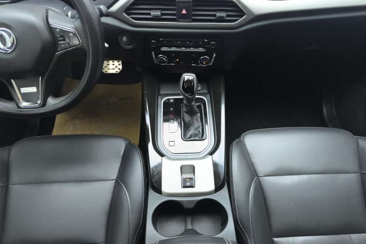 Used Dongfeng Fengon S560 2018 1.8L CVT Elite Model 5 Seats Gear Lever