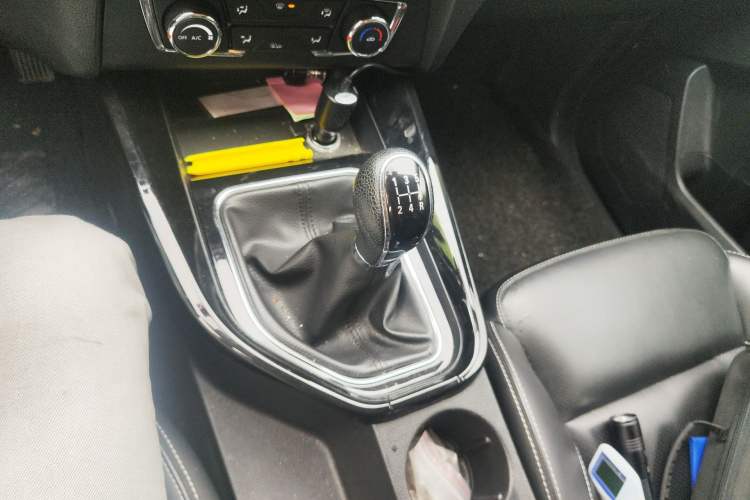 Used Dongfeng Fengon S560 2018 1.8L Manual Urban Model 7 Seats Gear Lever