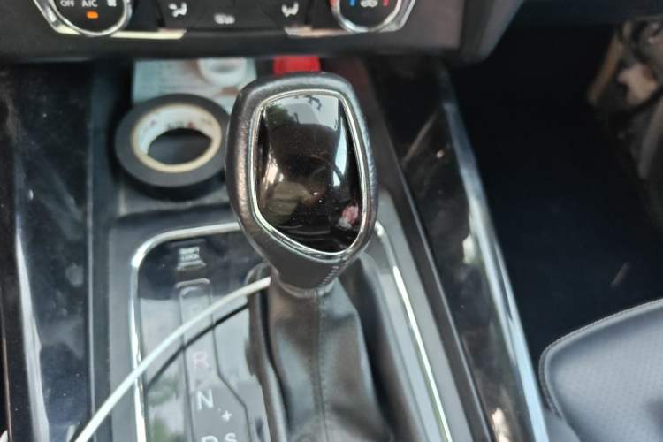 Used Dongfeng Fengon S560 2018 1.8L CVT Elite Model 7 Seats Gear Lever