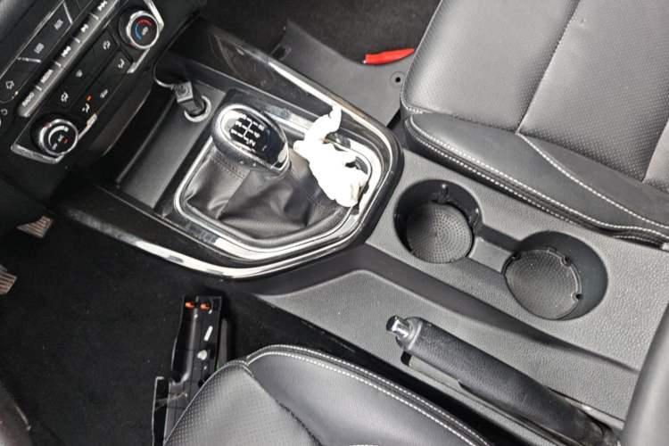 Used Dongfeng Fengon S560 2018 1.8L Manual Urban Model 7 Seats Gear Lever