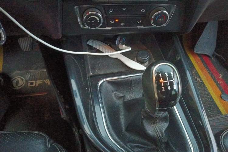 Used Dongfeng Fengon S560 2018 1.8L Manual Comfort 7-Seater Gear Lever