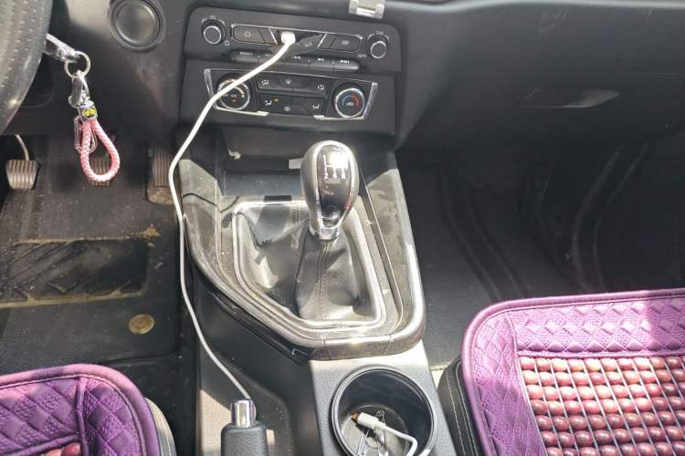 Used Dongfeng Fengon S560 2018 1.8L Manual Comfort 7-Seater Gear Lever