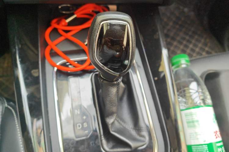 Used Dongfeng Fengon S560 2018 Upgraded Model 1.8L CVT Smart Connect 7-Seater Gear Lever