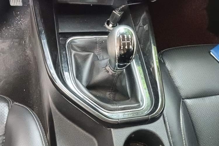 Used Dongfeng Fengon S560 2018 1.8L Manual Comfort 7-Seater Gear Lever