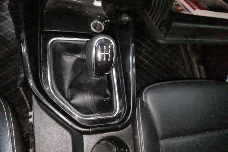 Used Dongfeng Fengon S560 2018 1.8L Manual Comfort 7-Seater Gear Lever
