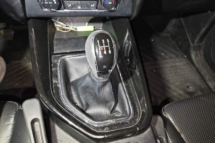 Used Dongfeng Fengon S560 2018 1.8L Manual Comfort 7-Seater Gear Lever