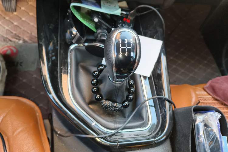 Used Dongfeng Fengon S560 2018 1.8L Manual Urban Model 7 Seats Gear Lever