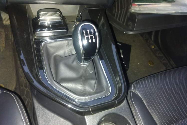 Used Dongfeng Fengon S560 2018 1.8L Manual Urban Model 7 Seats Gear Lever