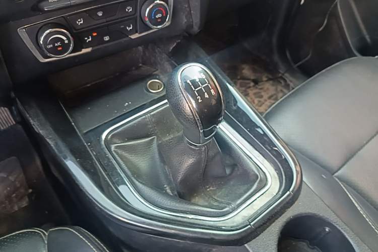 Used Dongfeng Fengon S560 2018 1.8L Manual Comfort 7-Seater Gear Lever
