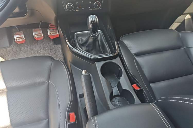 Used Dongfeng Fengon S560 2018 1.8L Manual Comfort 7-Seater Gear Lever