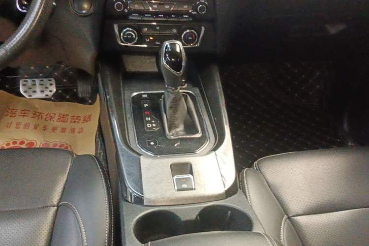 Used Dongfeng Fengon S560 2018 1.8L CVT Elite Model 5 Seats Gear Lever