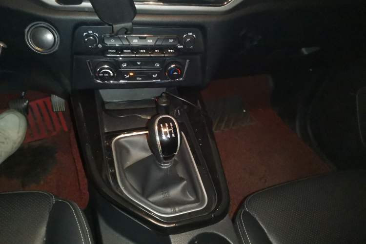 Used Dongfeng Fengon S560 2018 1.8L Manual Urban Model 5 Seats Gear Lever
