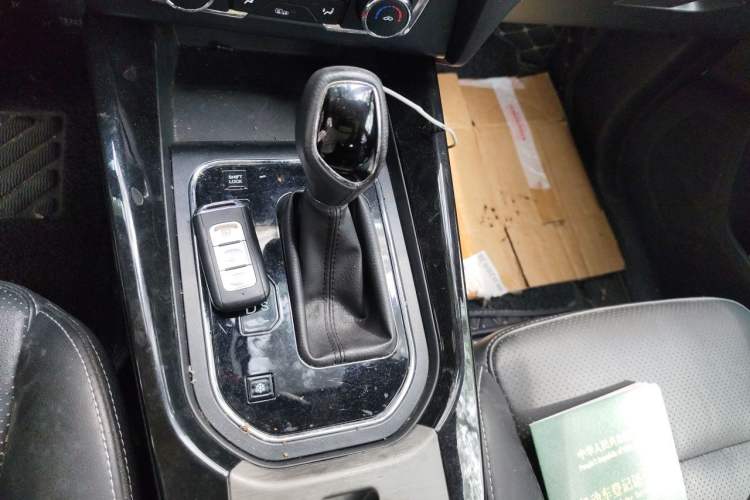 Used Dongfeng Fengon S560 2018 Revised Version 1.8L CVT Prestige Edition 5 Seats Gear Lever