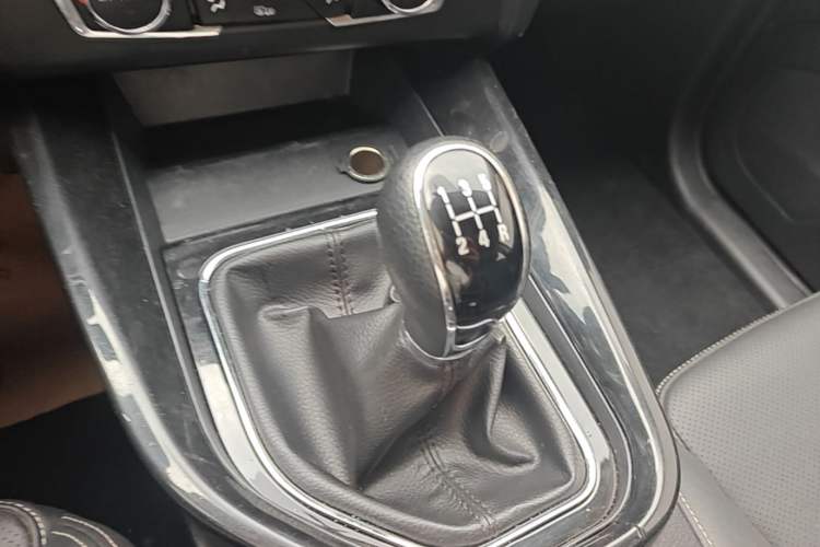 Used Dongfeng Fengon S560 2018 1.8L Manual Urban Model 7 Seats Gear Lever