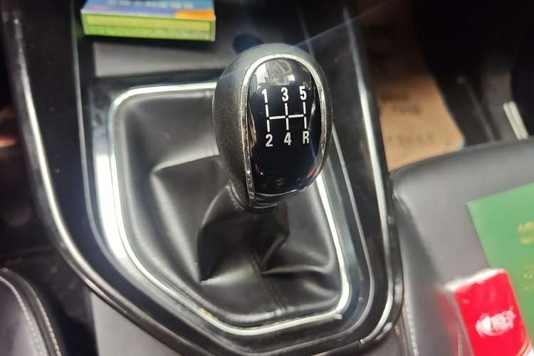 Used Dongfeng Fengon S560 2018 1.8L Manual Elite 7-Seater Gear Lever