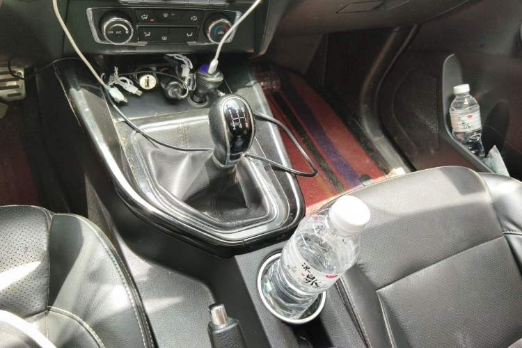 Used Dongfeng Fengon S560 2018 1.8L Manual Comfort 7-Seater Gear Lever
