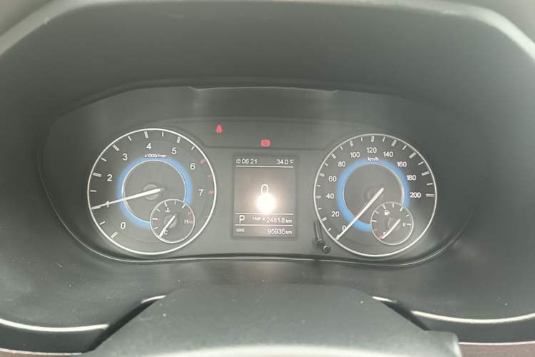 Used Dongfeng Fengon S560 2018 1.8L CVT Smart Connect 7-Seater Instrument Cluster