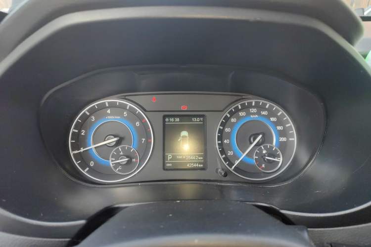 Used Dongfeng Fengon S560 2018 Upgraded Model 1.8L CVT Prestige 7-Seater Instrument Cluster