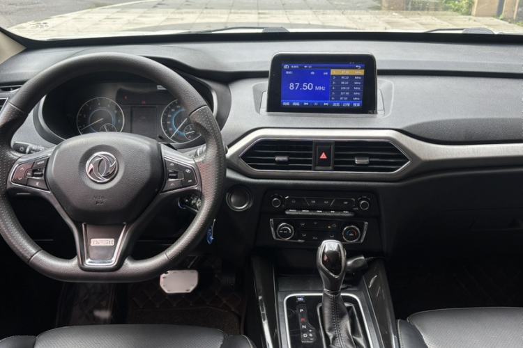 Used Dongfeng Fengon S560 2018 1.8L CVT Elite Model 5 Seats Interior 1