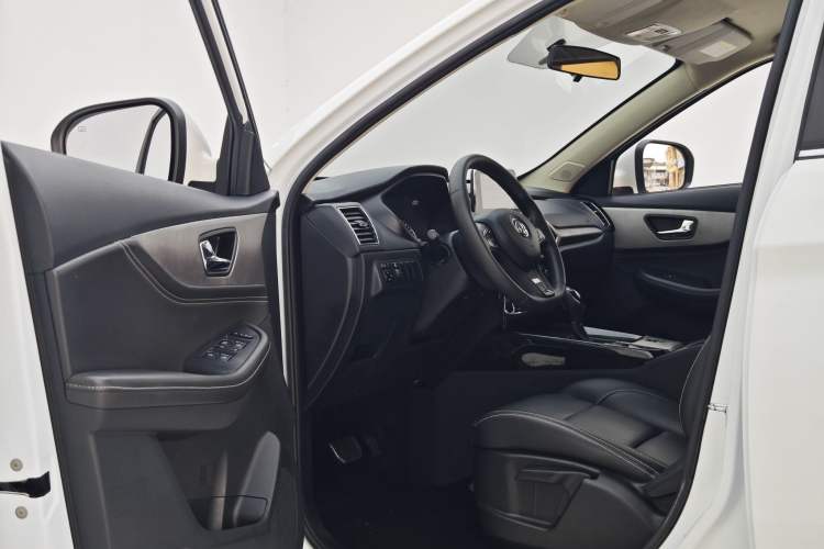 Used Dongfeng Fengon S560 2018 1.8L CVT Elite Model 7 Seats Interior 12