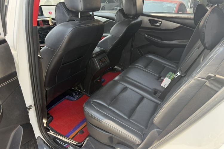 Used Dongfeng Fengon S560 2018 1.8L Manual Urban Model 7 Seats Interior 2