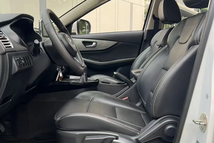 Used Dongfeng Fengon S560 2018 1.8L Manual Urban Model 7 Seats Interior 2