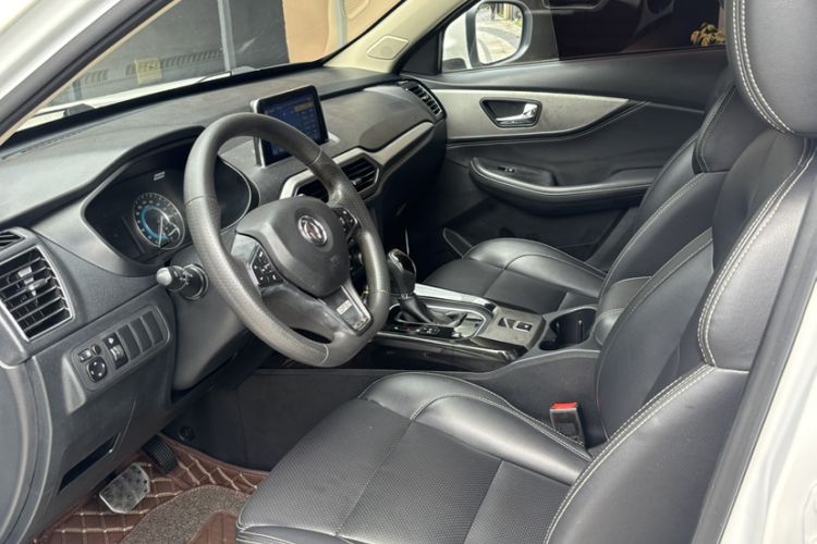 Used Dongfeng Fengon S560 2018 1.8L CVT Elite Model 5 Seats Interior 2