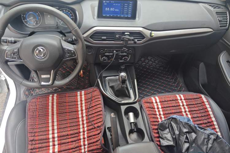 Used Dongfeng Fengon S560 2018 1.8L Manual Urban Model 7 Seats Interior 2