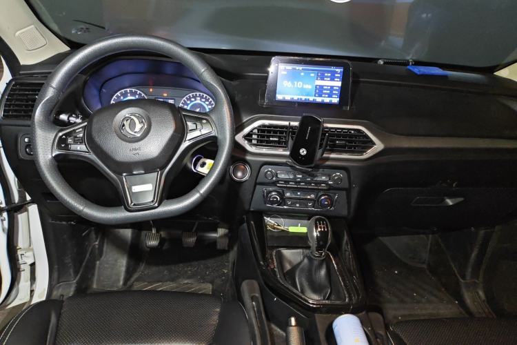 Used Dongfeng Fengon S560 2018 1.8L Manual Comfort 7-Seater Interior 2