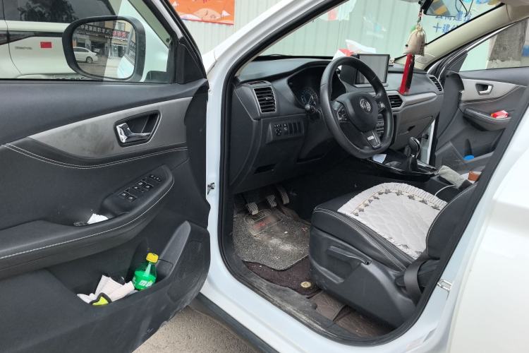 Used Dongfeng Fengon S560 2018 1.8L Manual Urban Model 7 Seats Interior 3