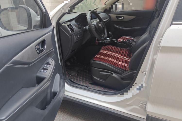 Used Dongfeng Fengon S560 2018 1.8L Manual Urban Model 7 Seats Interior 3