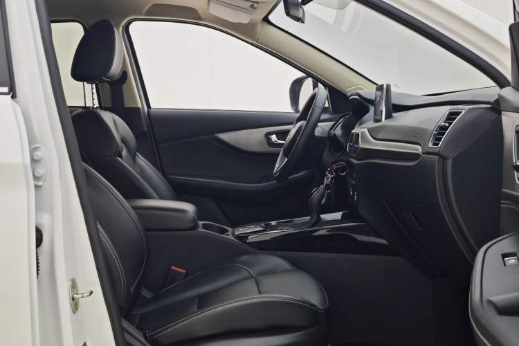 Used Dongfeng Fengon S560 2018 1.8L CVT Elite Model 7 Seats Interior 3