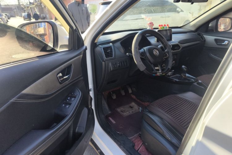 Used Dongfeng Fengon S560 2018 1.8L Manual Urban Model 5 Seats Interior 3