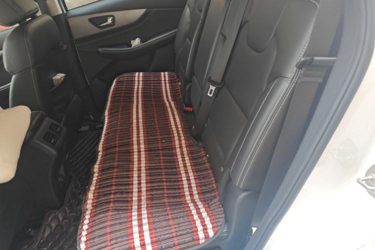 Used Dongfeng Fengon S560 2018 1.8L Manual Urban Model 7 Seats Interior 4