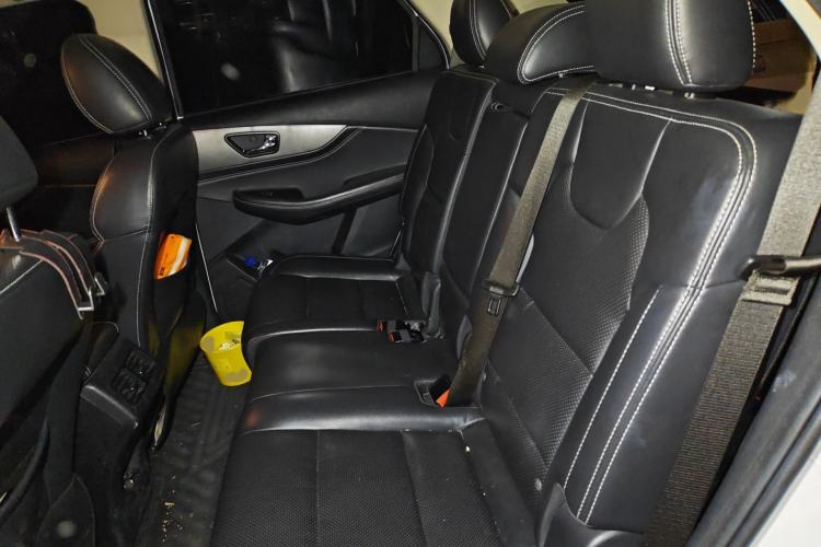 Used Dongfeng Fengon S560 2018 1.8L Manual Comfort 7-Seater Interior 4
