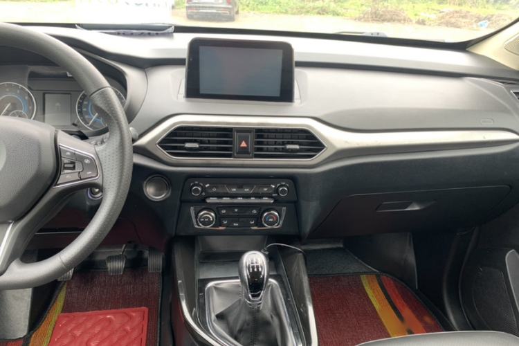 Used Dongfeng Fengon S560 2018 1.8L Manual Urban Model 7 Seats Interior 5