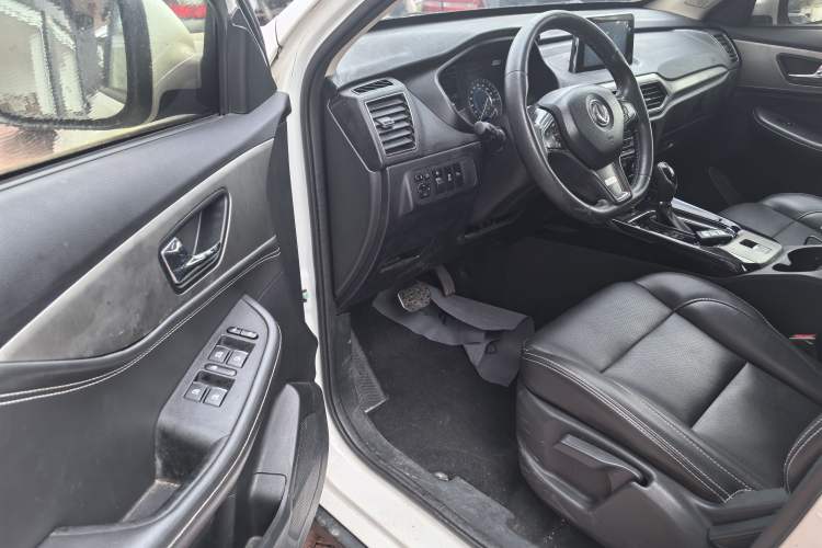 Used Dongfeng Fengon S560 2018 1.8L CVT Prestige Model Interior 5