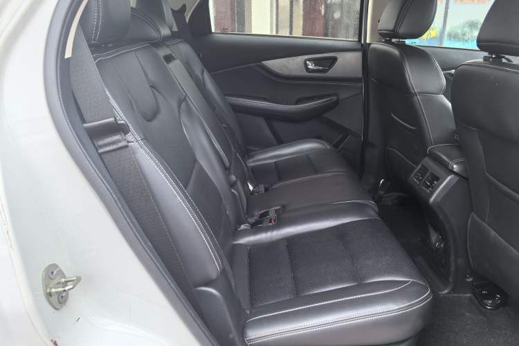 Used Dongfeng Fengon S560 2018 1.8L CVT Prestige Model Interior 9