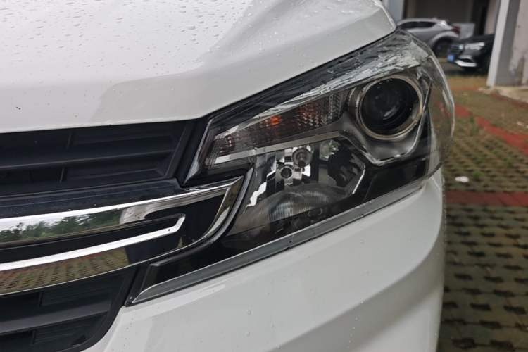 Used Dongfeng Fengon S560 2018 1.8L CVT Elite Model 7 Seats Left Front Headlight