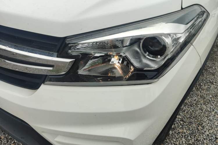 Used Dongfeng Fengon S560 2018 1.8L Manual Urban Model 7 Seats Left Front Headlight