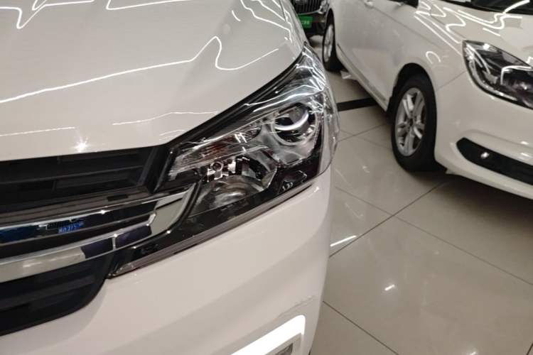 Used Dongfeng Fengon S560 2018 1.8L Manual Luxury 7-Seater Left Front Headlight