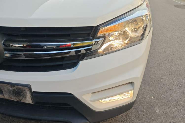 Used Dongfeng Fengon S560 2018 1.8L CVT Elite Model 7 Seats Left Front Headlight