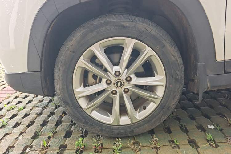 Used Dongfeng Fengon S560 2018 1.8L CVT Elite Model 7 Seats Left Front Wheel Hub