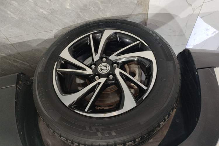 Used Dongfeng Fengon S560 2018 1.8L Manual Comfort 7-Seater Left Front Wheel Hub