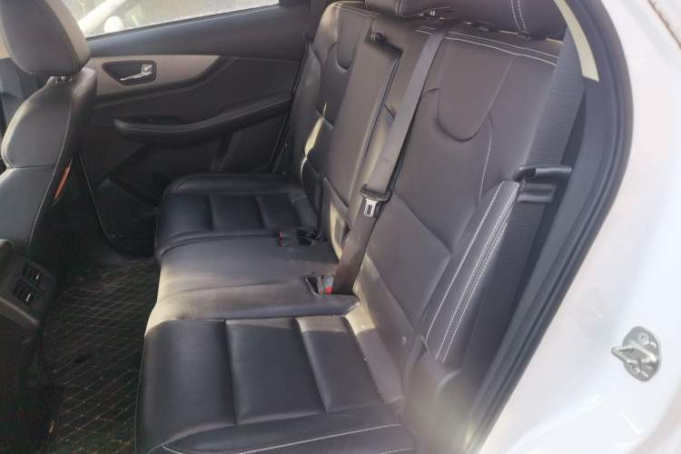 Used Dongfeng Fengon S560 2018 1.8L CVT Elite Model 5 Seats Left Rear Seat