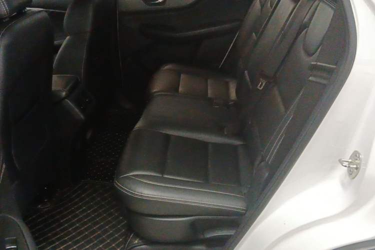 Used Dongfeng Fengon S560 2018 1.8L CVT Elite Model 5 Seats Left Rear Seat