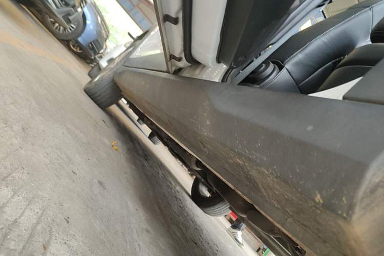 Used Dongfeng Fengon S560 2018 1.8L Manual Urban Model 7 Seats Left Side Sill